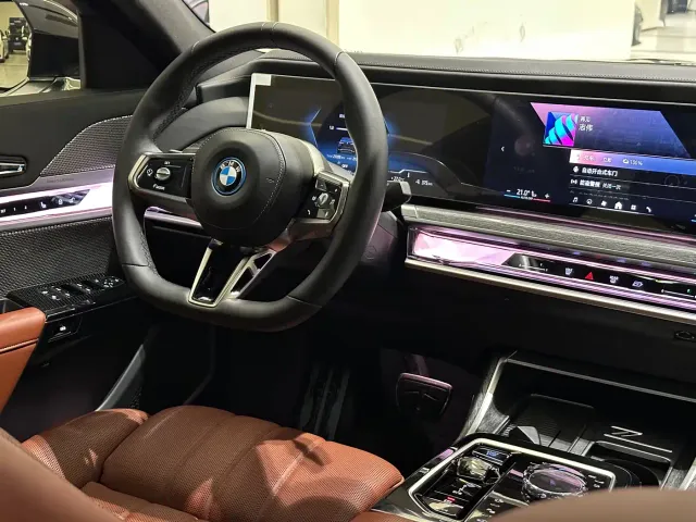 BMW i7 — Фото автомобиля 11