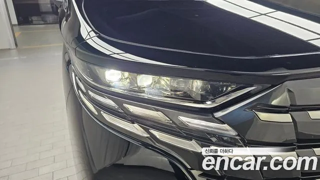 Toyota Alphard — Фото автомобиля 20