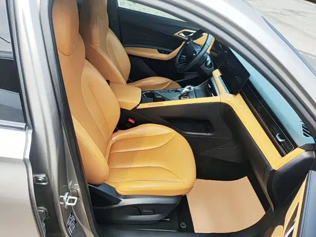 Roewe RX5 — Фото автомобиля 24