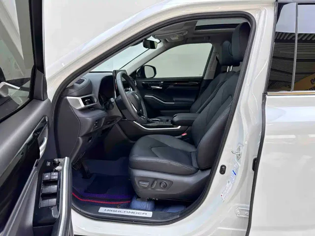 Toyota Highlander 2022 Model Dual Engine 2.5L 4WD Premium Edition 7-Seater — Фото автомобиля 6