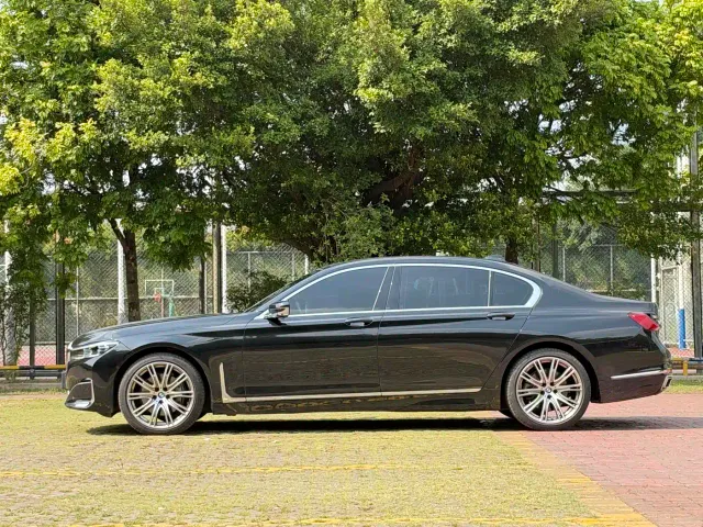 BMW 7 Series — Фото автомобиля 4