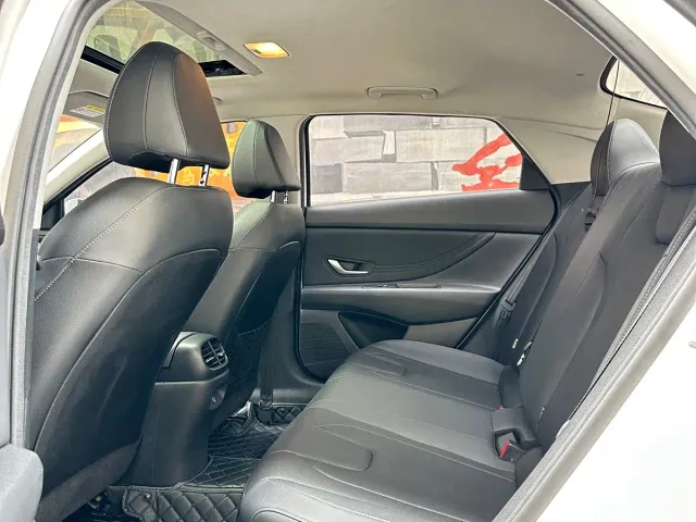 Hyundai Elantra — Фото автомобиля 5