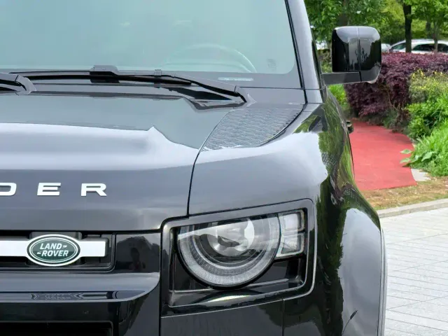Land Rover Defender — Фото автомобиля 3