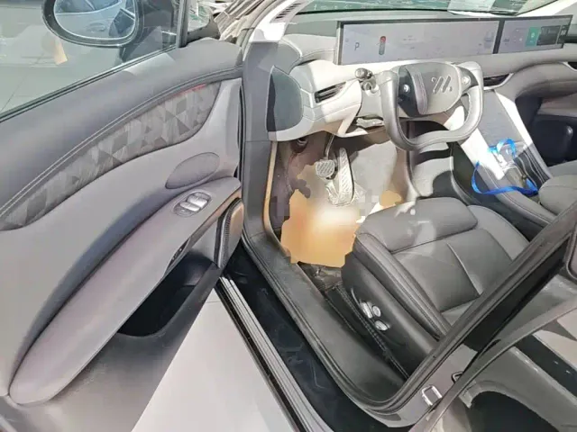 IM Motors LS6 — Фото автомобиля 15