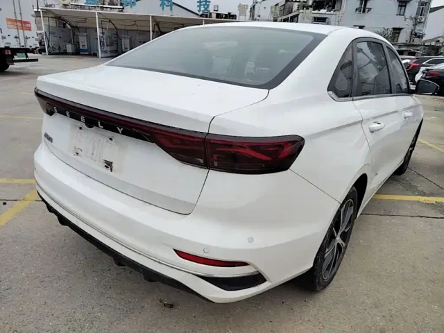 Geely Emgrand — Фото автомобиля 6
