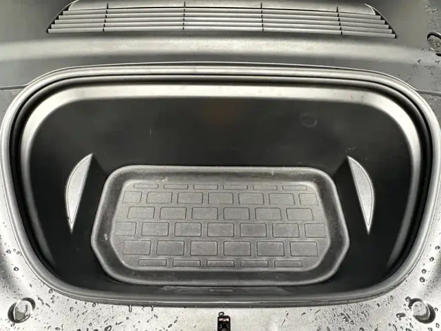 Tesla Model Y — Фото автомобиля 7
