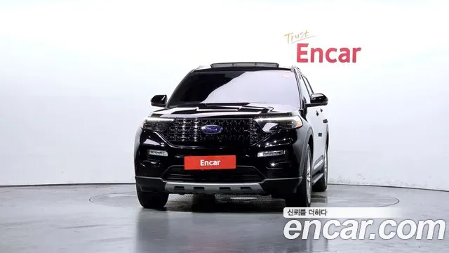 Ford Explorer — Фото автомобиля 3