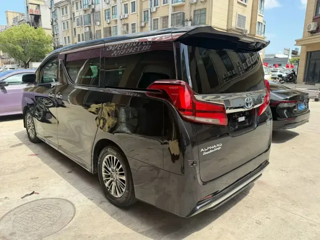 Toyota Alphard — Фото автомобиля 8
