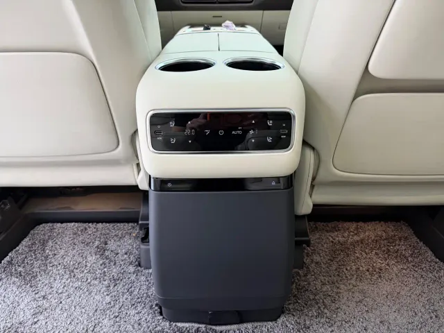 Li Auto Li Auto MEGA 2024 Ultra — Фото автомобиля 11