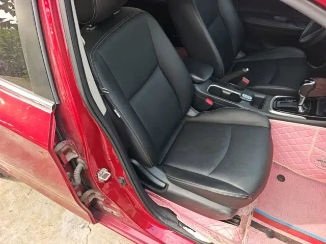 Nissan Tiida — Фото автомобиля 24