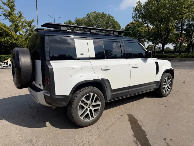Land Rover Defender — Фото автомобиля 3