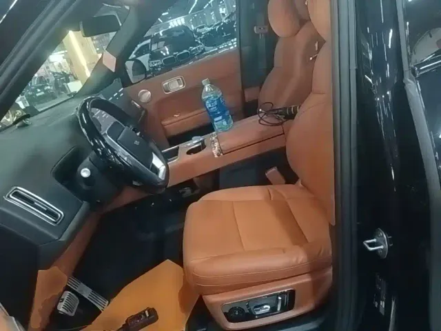 Li Auto L8 — Фото автомобиля 14