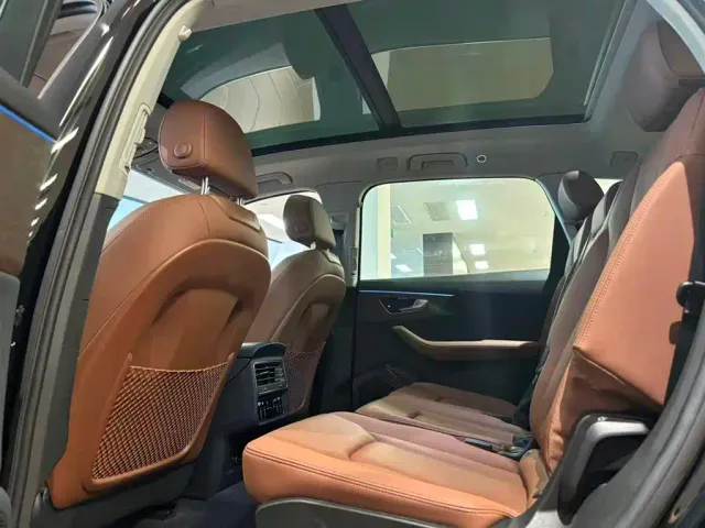 Audi Q7 — Фото автомобиля 10