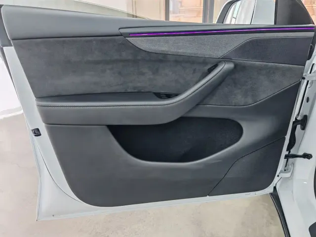 Tesla Model Y — Фото автомобиля 13