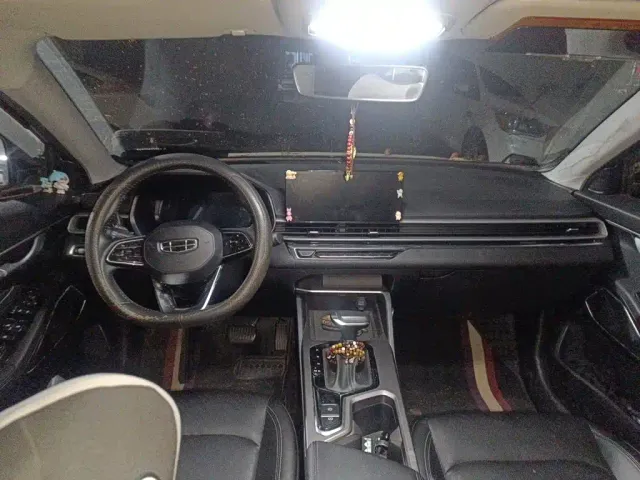 Geely Emgrand — Фото автомобиля 19