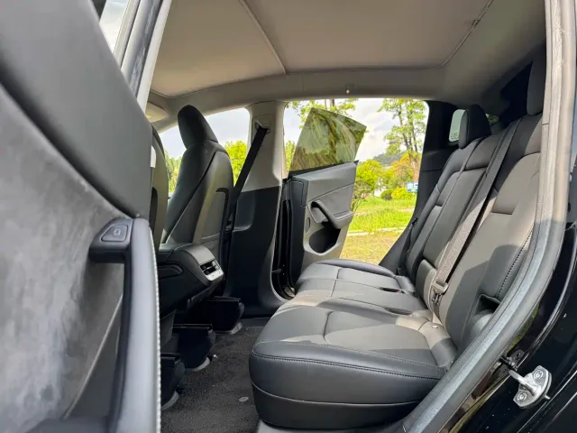 Tesla Model Y — Фото автомобиля 15