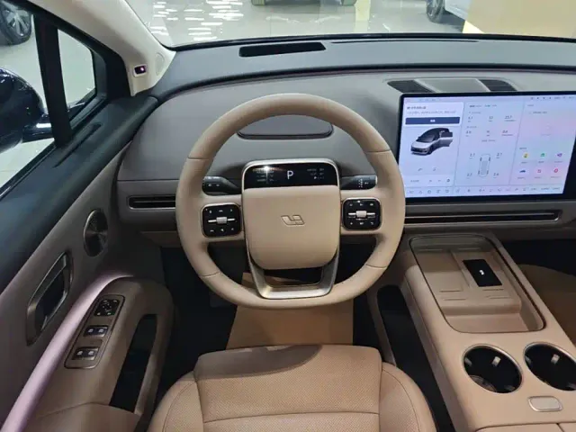 Li Auto i8 — Фото автомобиля 10