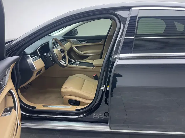 Jaguar XFL — Фото автомобиля 16