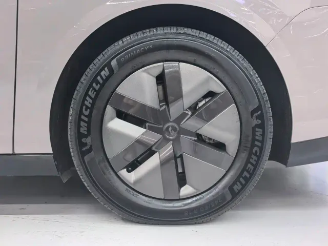 Li Auto MEGA — Фото автомобиля 17