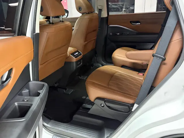 Nissan Terra — Фото автомобиля 4