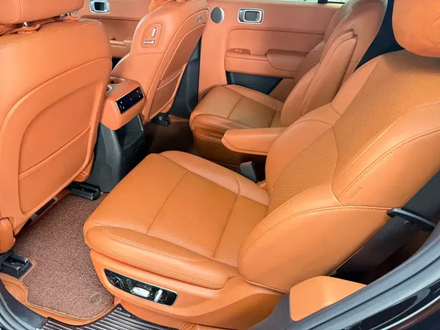 Li Auto L8 — Фото автомобиля 9