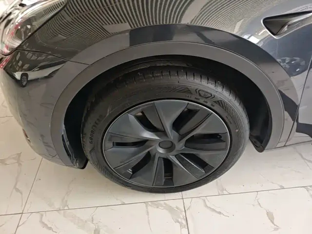Tesla Model Y — Фото автомобиля 22
