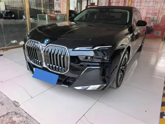 BMW i7 — Фото автомобиля 2