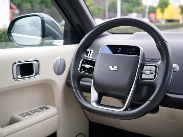 Li Auto L9 — Фото автомобиля 6