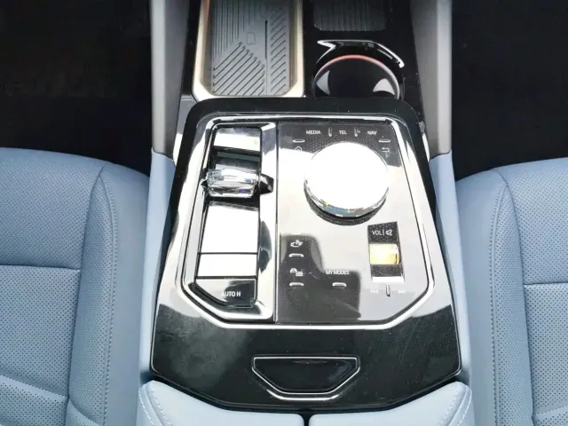 BMW i5 — Фото автомобиля 9