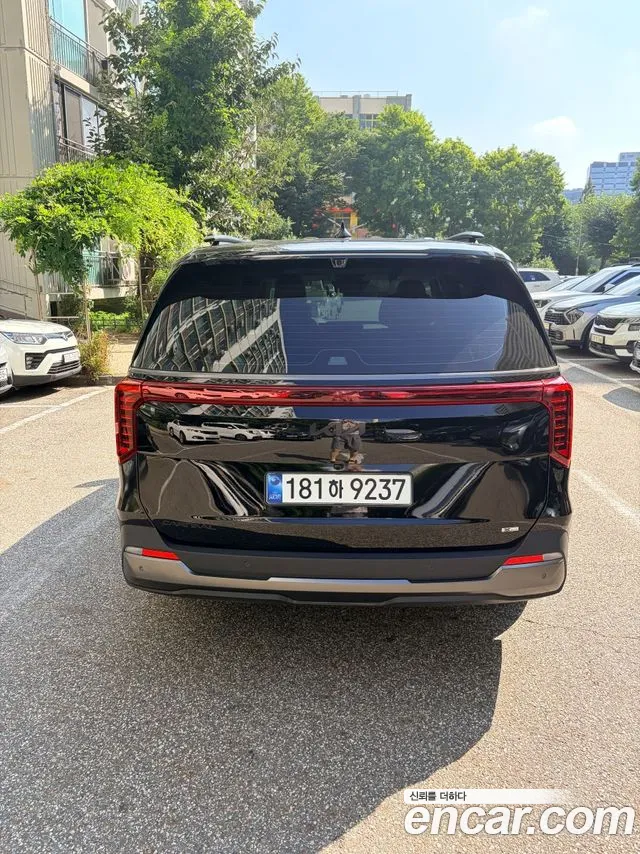Kia Canival — Фото автомобиля 5