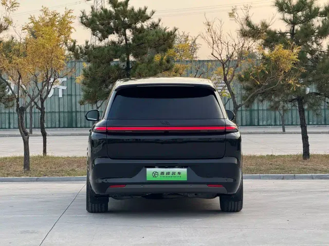 Li Auto L8 — Фото автомобиля 25