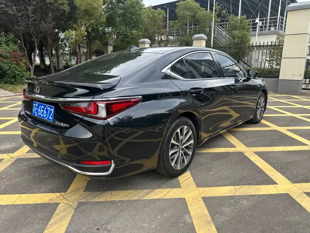 Lexus ES — Фото автомобиля 6