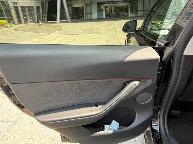 Tesla Model Y 2023 Rear-Wheel Drive Edition — Фото автомобиля 8