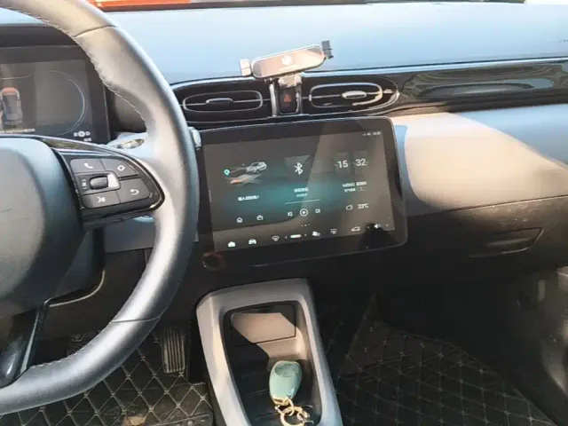 Leapmotor T03 — Фото автомобиля 12