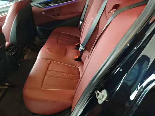 BMW 5 Series — Фото автомобиля 16