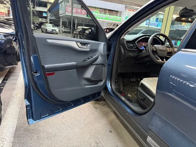 Ford Escape — Фото автомобиля 10