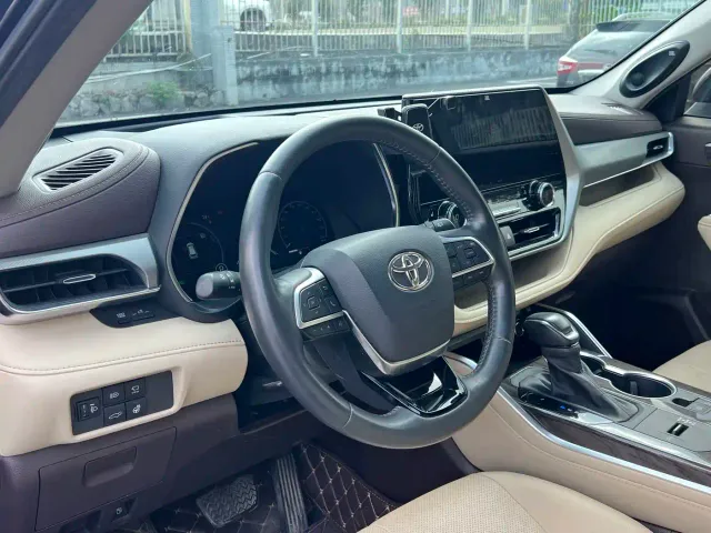 Toyota Highlander — Фото автомобиля 6