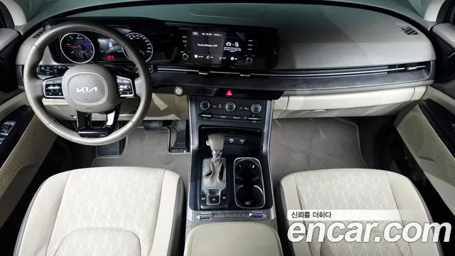 Kia Carnival Generation 4 — Фото автомобиля 7