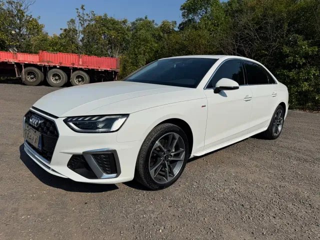 Фотография автомобиля — Audi A4L