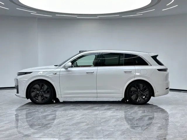 Li Auto L7 — Фото автомобиля 8