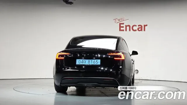 Tesla Model 3 — Фото автомобиля 4