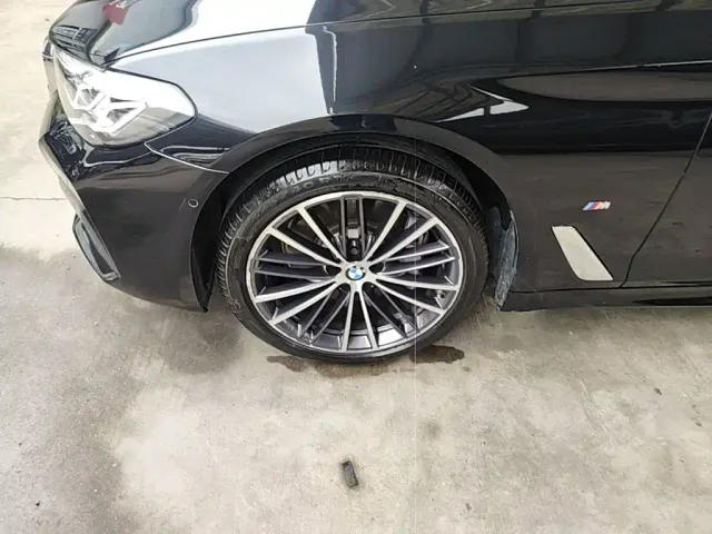 BMW 5 Series — Фото автомобиля 22