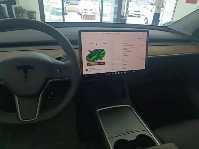 Tesla Model Y — Фото автомобиля 9