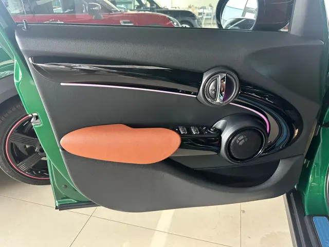 MINI Hatch — Фото автомобиля 10