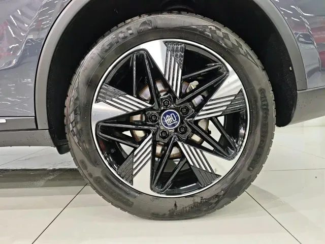 BYD Tang — Фото автомобиля 24