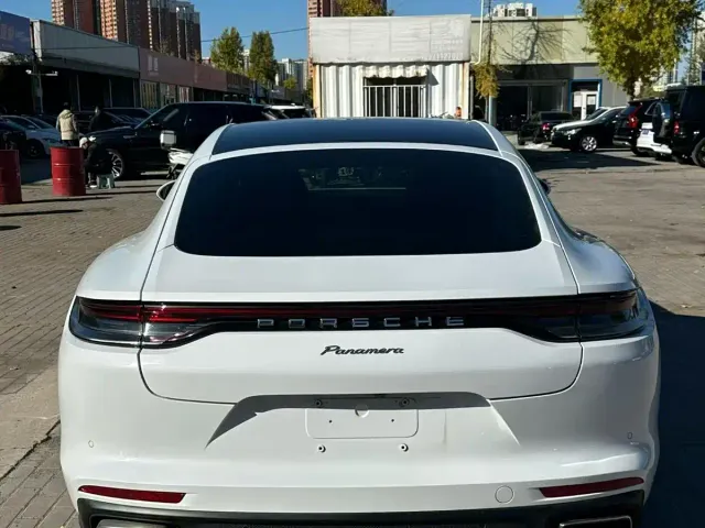 Porsche Panamera — Фото автомобиля 8