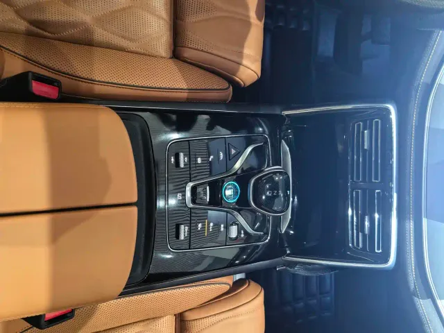 BYD Tang — Фото автомобиля 15