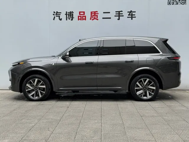 Li Auto L8 — Фото автомобиля 4