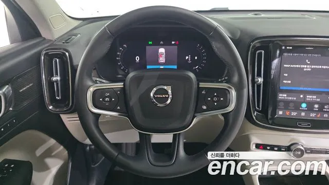 Volvo XC40 — Фото автомобиля 13