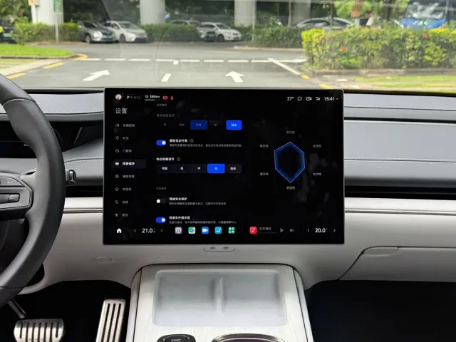 Xiaomi SU7 — Фото автомобиля 10